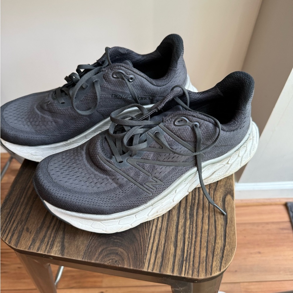 New Balance More V4 men’s size 10 4e